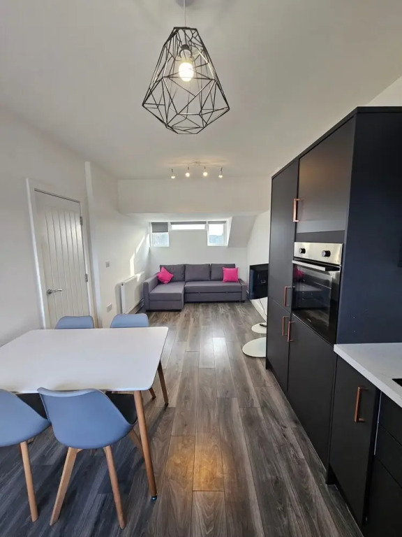 Apartmentsleeps4-marketquarter-wifi-parking