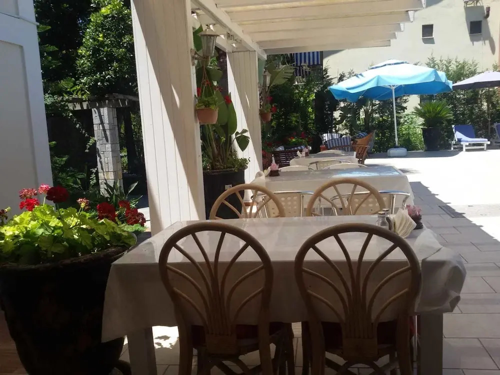 Yagmur Hotel