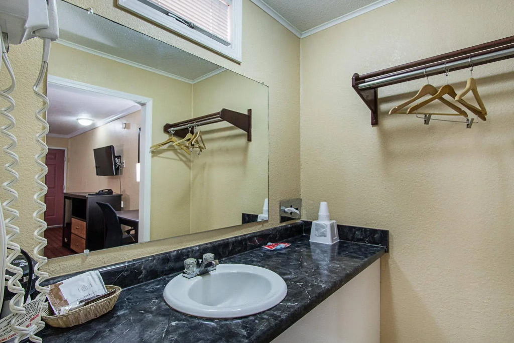 Econo Lodge West Dodge Omaha