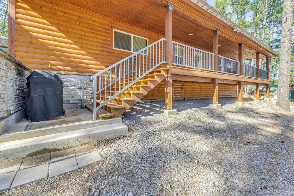 Ruidoso Cabin w/ Patio - Walk to Midtown!