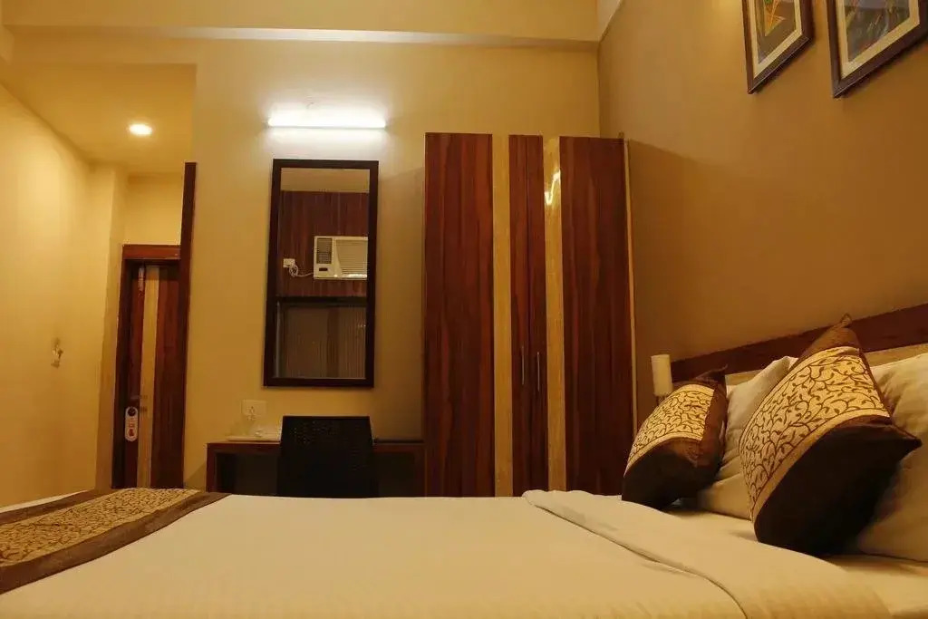 OYO Premium Old Station Road Bhubaneswar 4