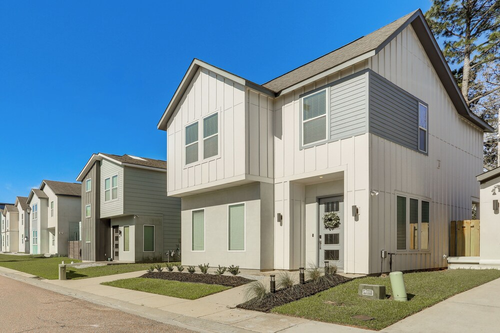 Modern 3BR Retreat - Near Bluebonnet & Hospitals