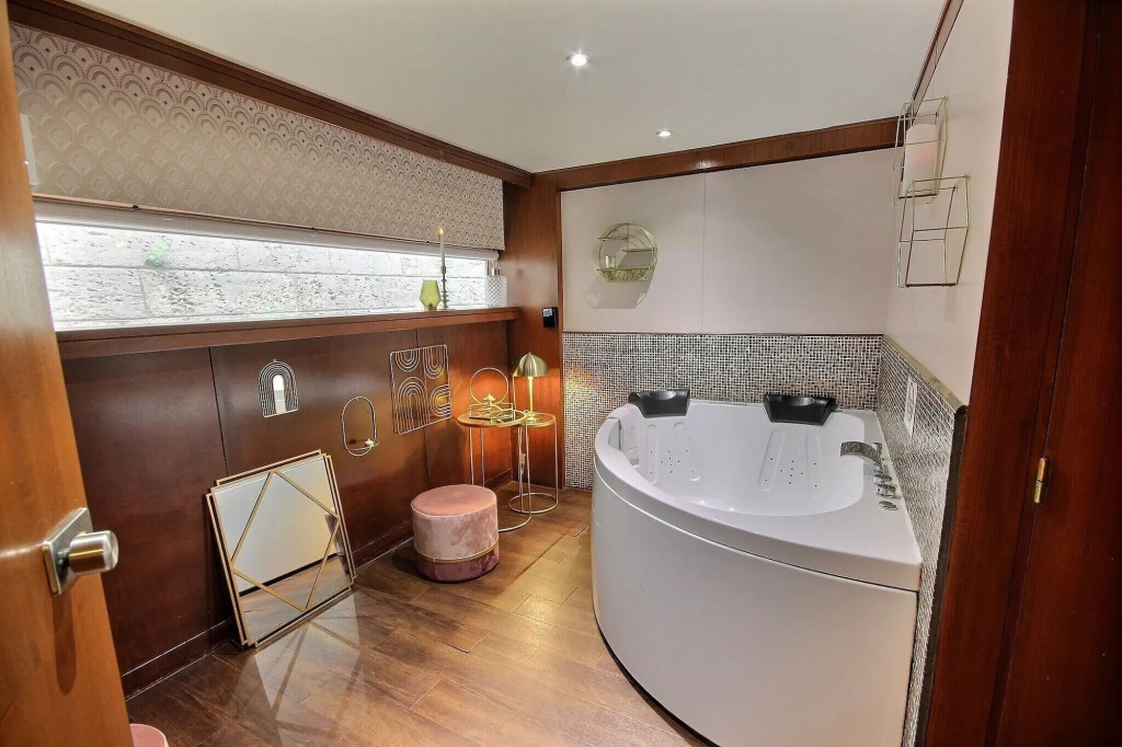 VIP Paris Yacht Hôtel & Spa