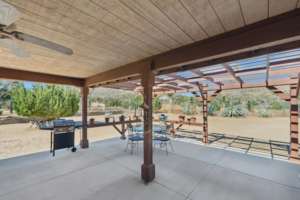 Countryside Spanish Hacienda W/ Spa, Horses, Views by Redawning