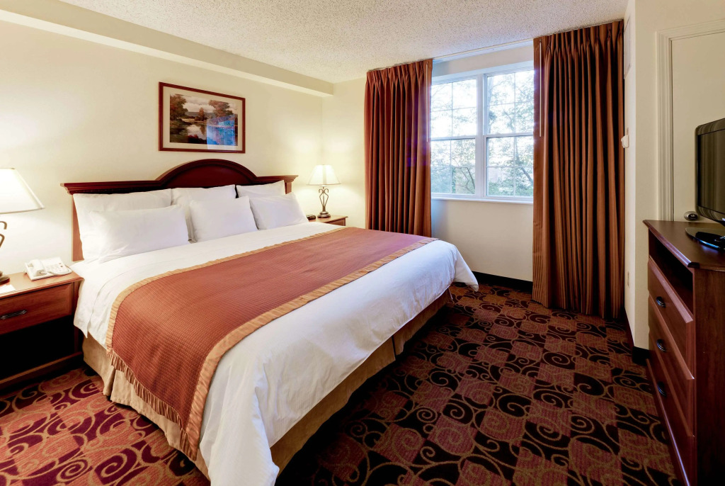 Hawthorn Suites by Wyndham Louisville East