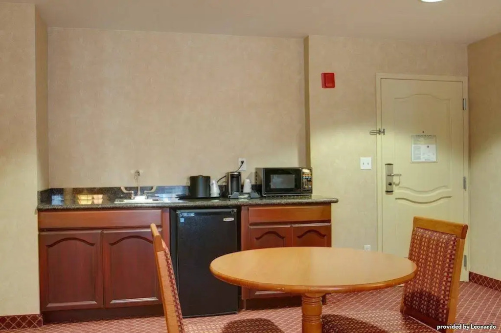 Best Western Plus Media Center Inn & Suites