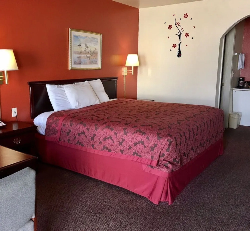 Western Plaza Inn