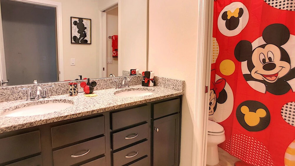 Pura Vida Retreat Brand New 7 Bedroom in Solterra