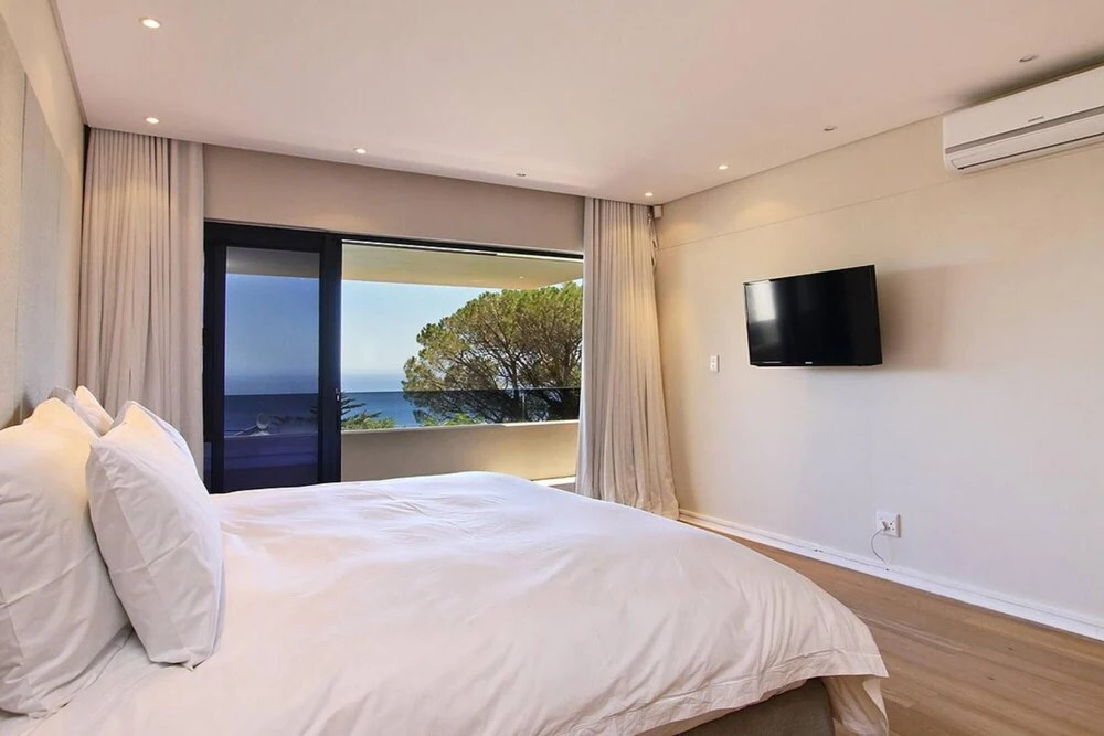 Large Three Bedroom Holiday Apartment in Camps Bay With Private Pool Casablanca
