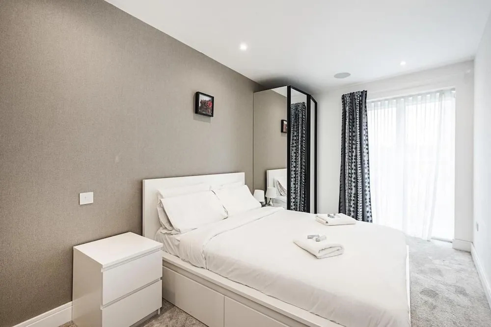 100 New King's Road · Incredible Two Bed Apartment In Parsons Green