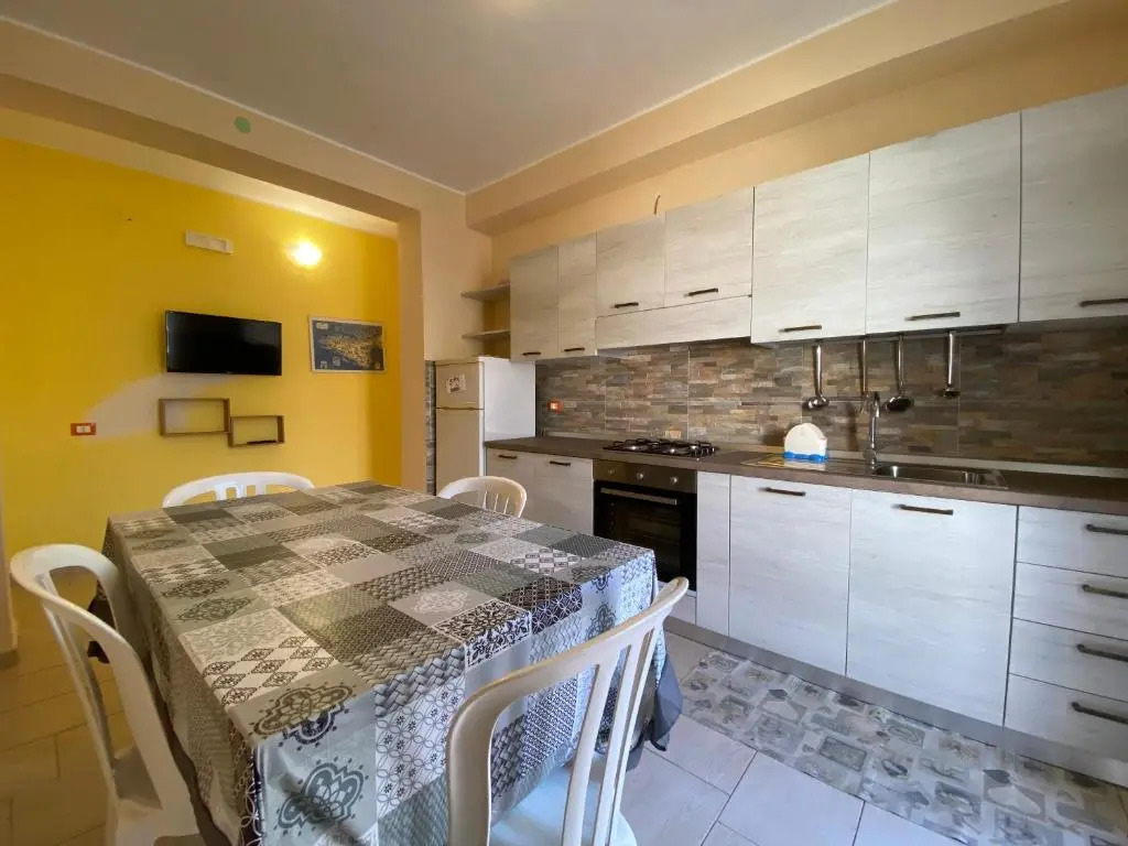 200m dal Mare - Appartamento con Patio Privato e BBQ