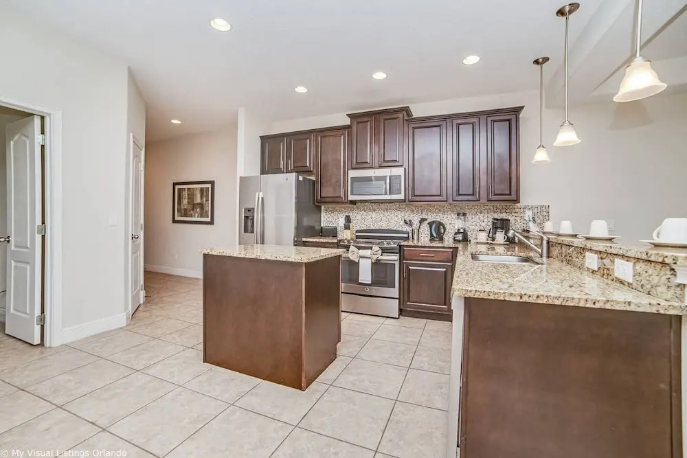 Spacious 4BD Town Home With Private Patio - Near Disney Parks AND Golf #8127