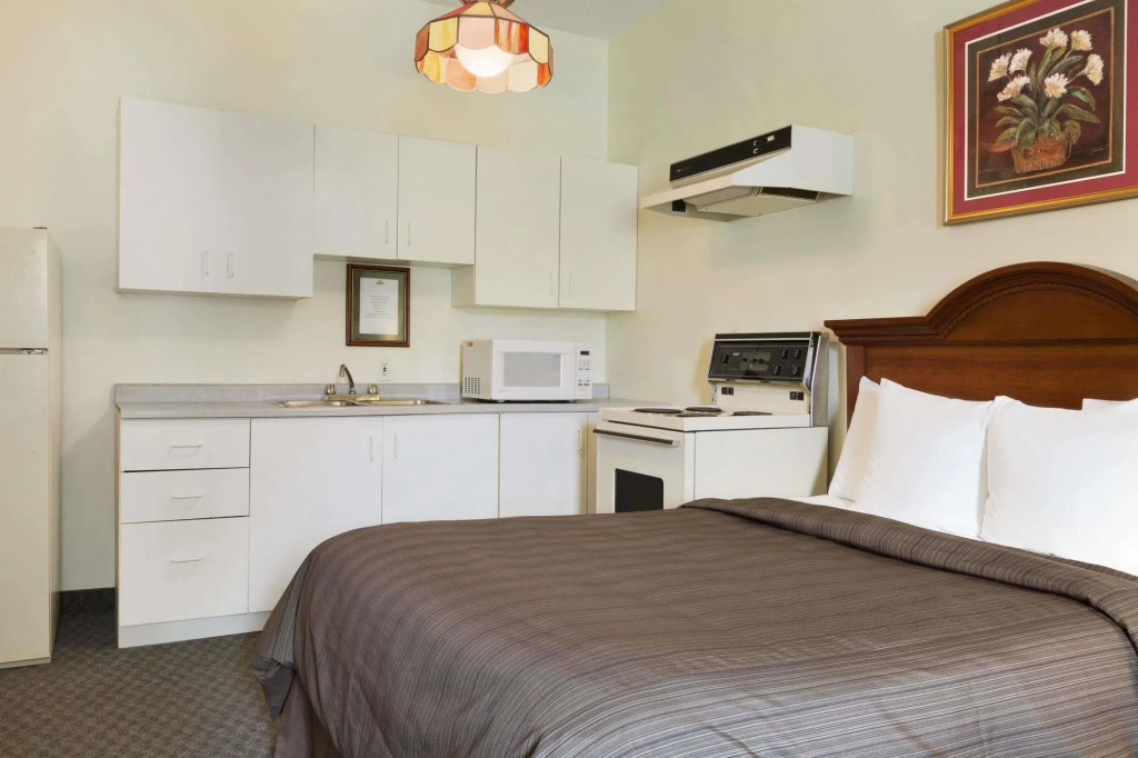 Days Inn by Wyndham Toronto East Beaches