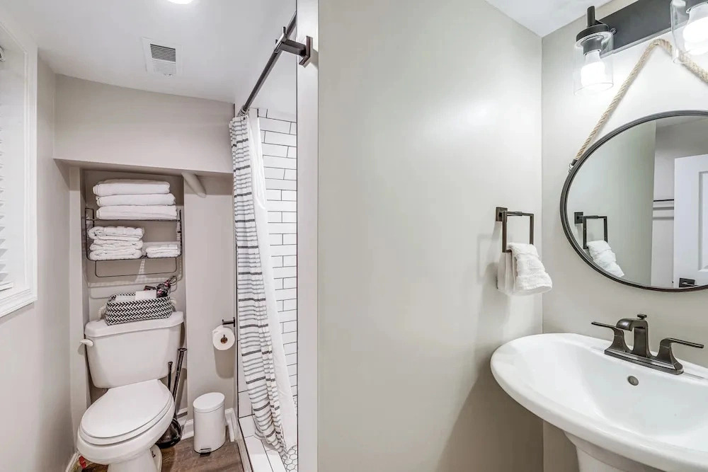 Walkable Location: Modern DC Apt w/ Yard Access