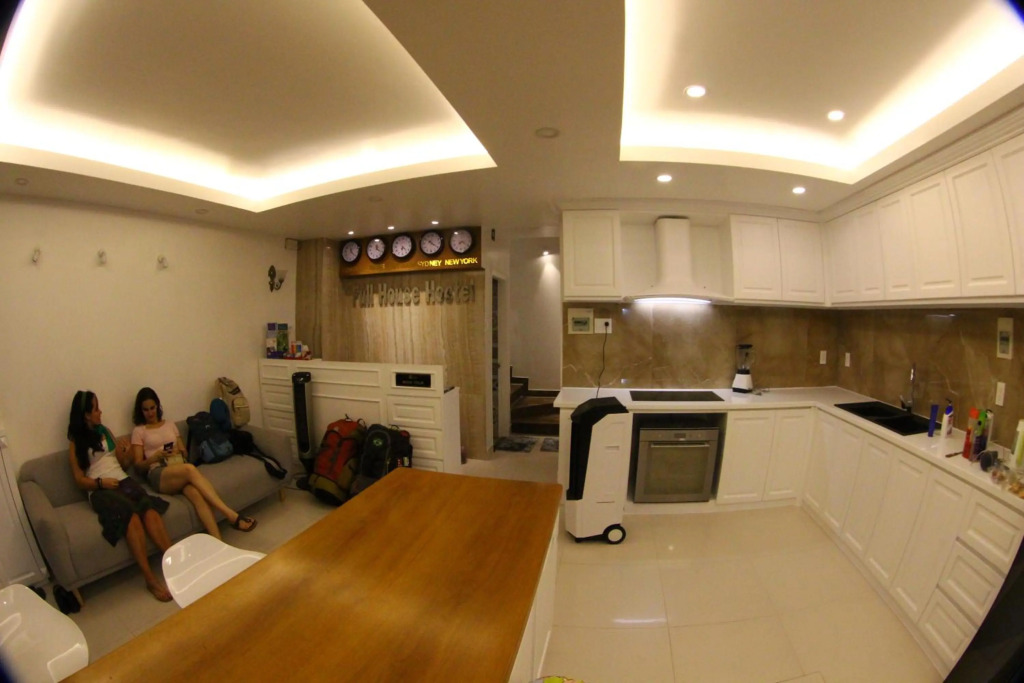 Full House Hostel