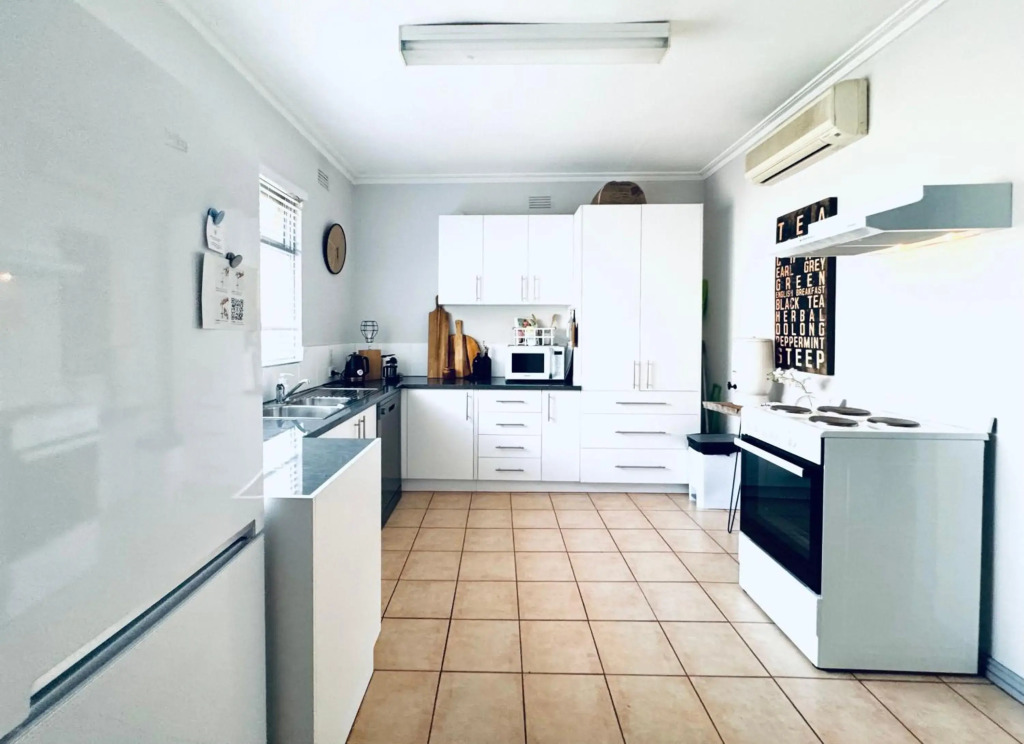 Entire Townhouse in Heart of Echuca's Port CBD - 15 guest capacity