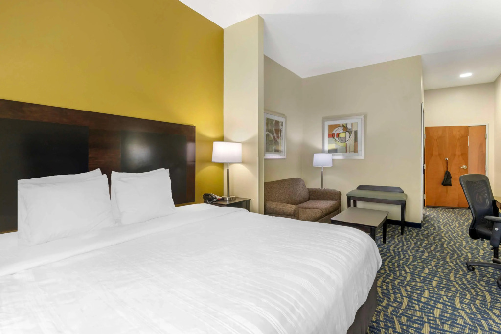 Best Western Plus Brunswick Inn & Suites