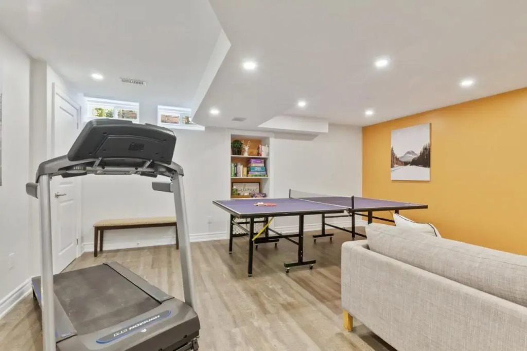 Exceptional 3 BDRM Townhome - 4 Seasons Rental