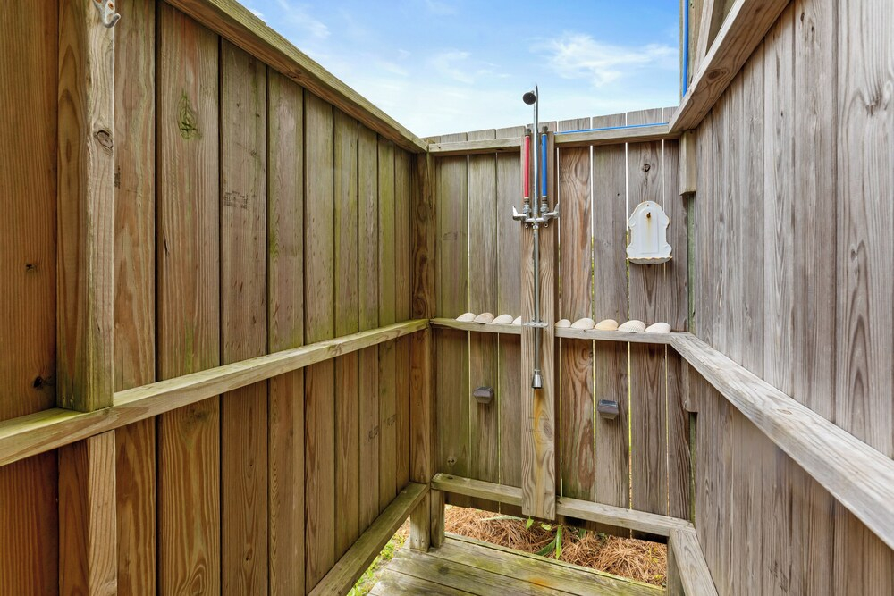 Lowe Tide by Topsail Realty