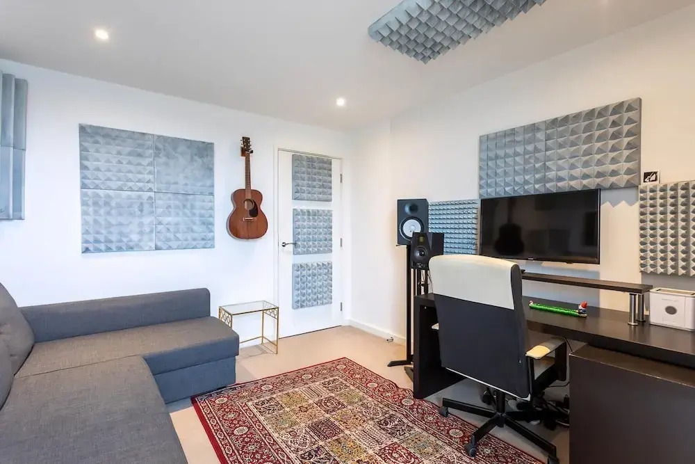 Stunning Brentford Penthouse