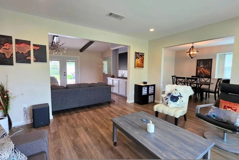 Spacious 4bd Retreat Near Nasa and Kemah
