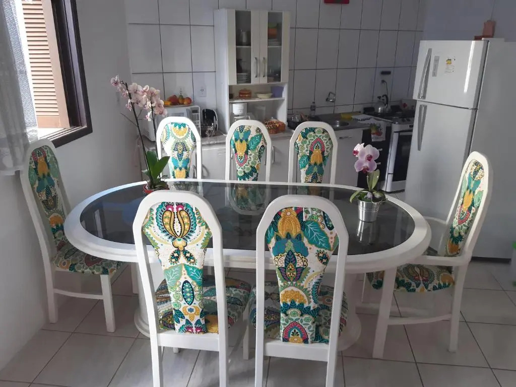 Apartamento com Cozinha Completa em Torres, Perto das 4 Praças e praia