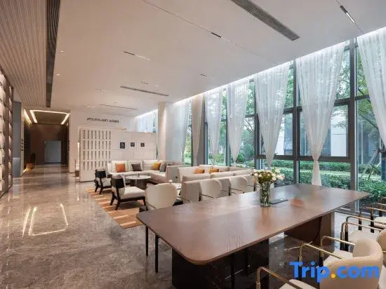 Tai Zhou Hai Ling Ying Chun Dong Lu Atour Hotel