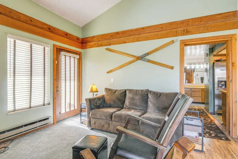 1/2 Mi to Brian Head Resort! Mtn-view Condo