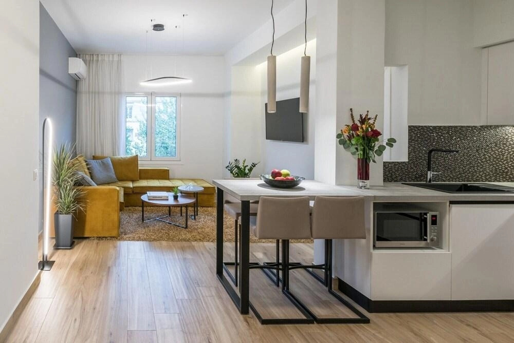 De Minimis - a Chic 3BR Downtown Apartment