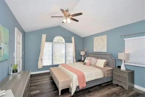 Light House Grand Suite (Luxury Bayfront House Sleeps 10, Private Cabanas, Fire Pits and 100` Pier)