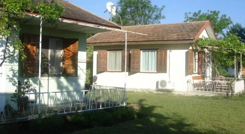 Vestony Bungalows
