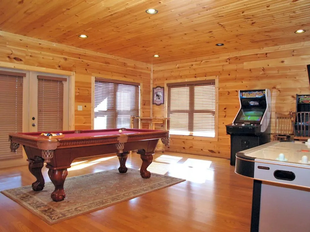 Tennessee Walts 4 Bedroom Mountain View Home with Hot Tub