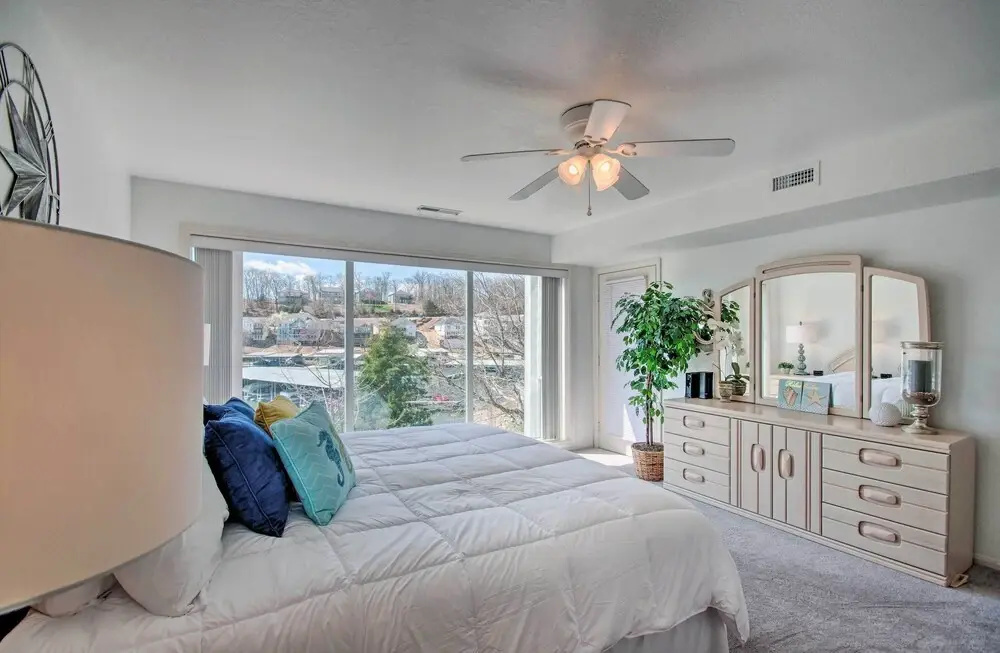 Lake-view Patio, Pool Access! Regatta Bay Condo