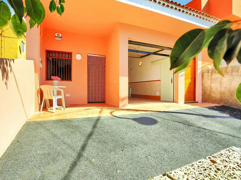 Traditional holiday home in Arico with garden