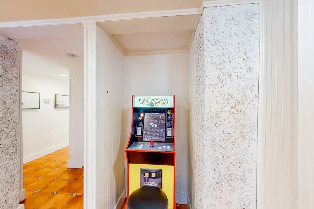 Classic Coastal Home With Game Room & Private hot tub - Walk to Beaches