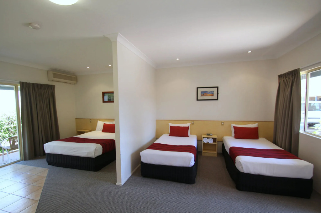 Midlander Motor Inn