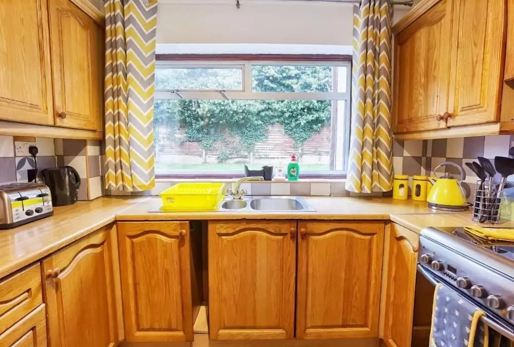 5 Bedroomed House Available for Guests and Contractors Wifi Parking