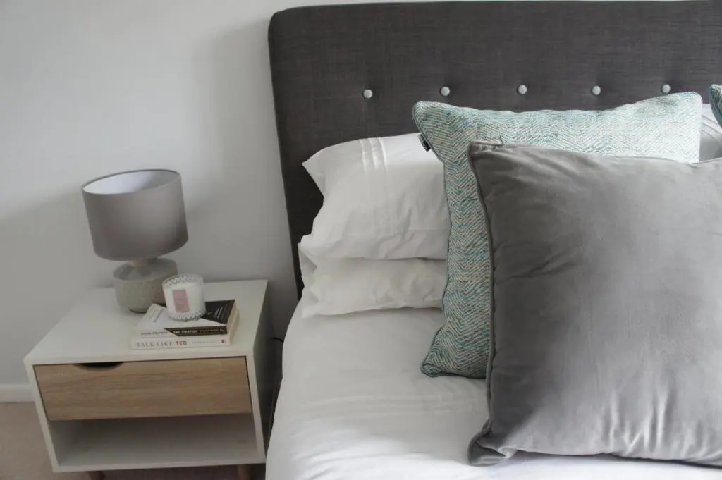 Urban Accommodations - The Thames