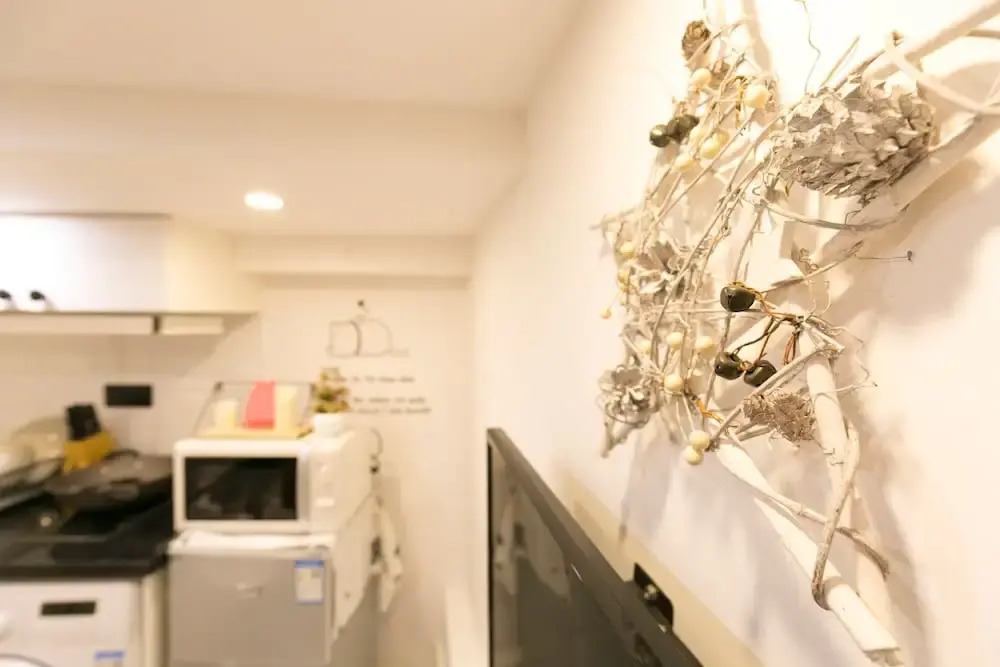 Hard Candy Apartment No.3