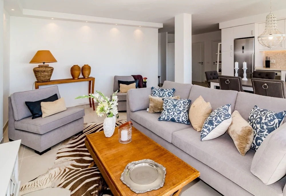 CP- Modern 3 bedroom apt frontline beach