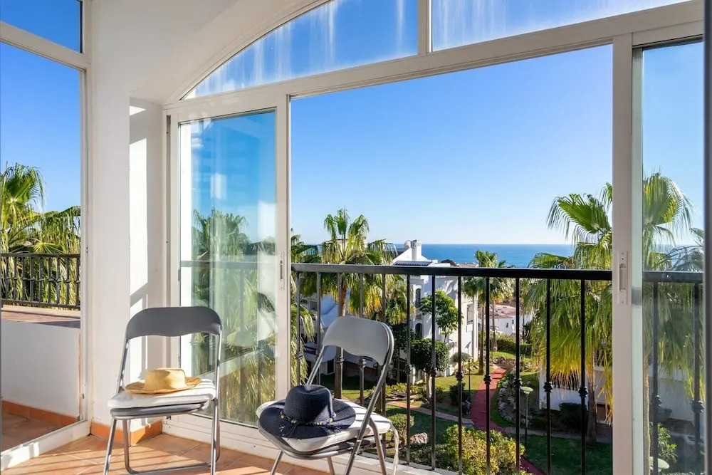 Lovely Apartment with View and Pool Ref 127