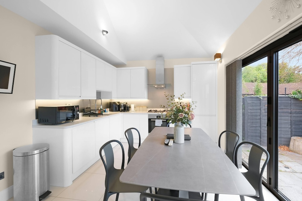 Modern Comfort 2-Bedroom, 2-Bathroom House