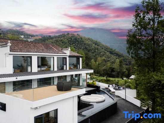 Yunmanli · Elegant Mountain Panorama | Zen Guesthouse (Terrace, Upper Jiuhua Mountain)