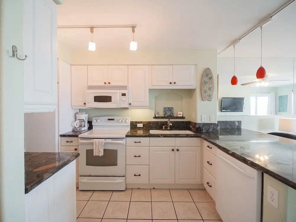 Relaxing , Great Location, 3 Minute Walk To The Beach 2 Bedroom Condo by RedAwning