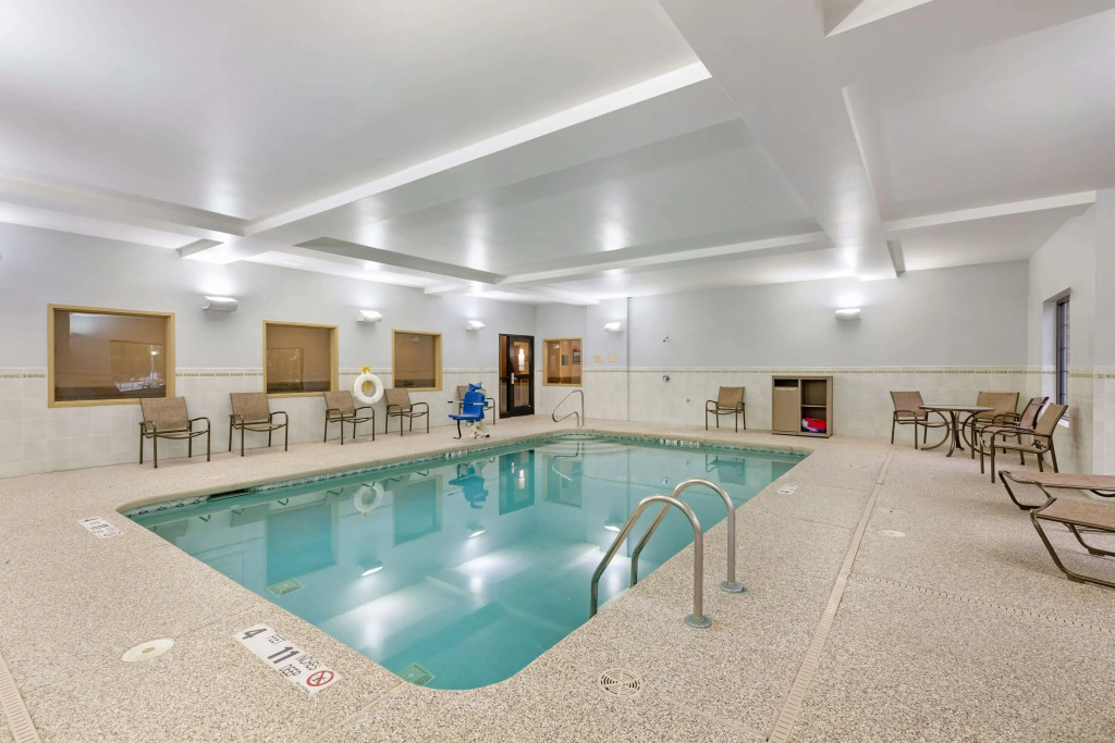 Best Western PLUS Victor Inn & Suites