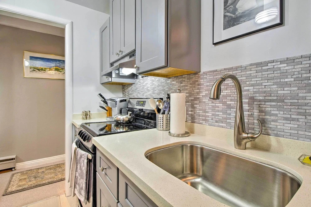 Walk to Keller Beach: Waterfront Studio w/ Hot Tub