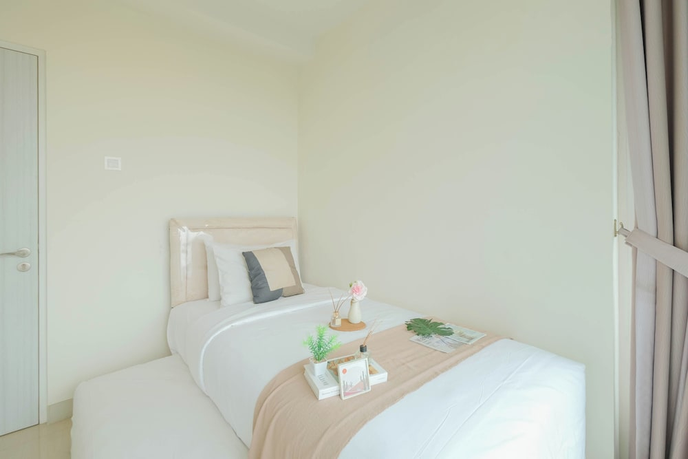 Modern Peach Touch 2Br At Grand Kamala Lagoon Apartment