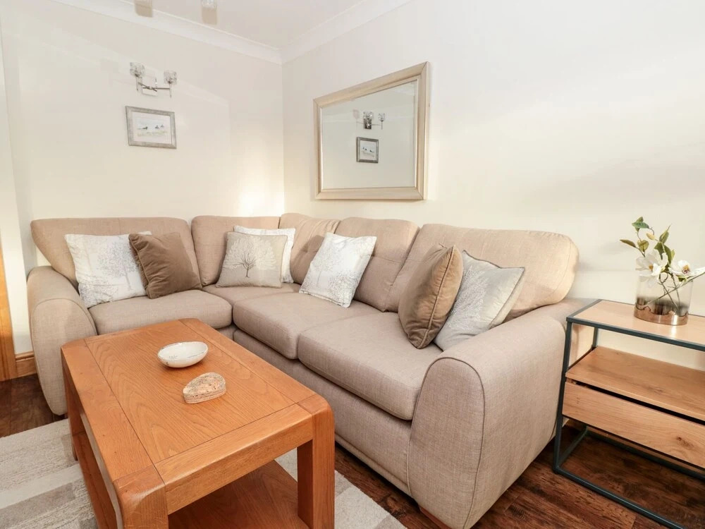 1 Coachmans Cottage, Hillfield Village