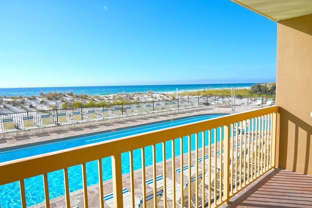 Pelican Beach 0515