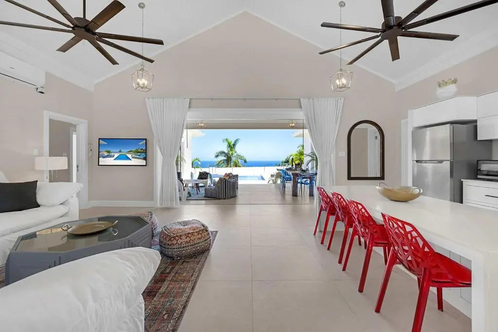Hospitality Expert EL1 Private Pool Beach Chef